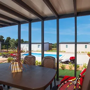 Üdülőpark Adria Mobile Homes In Kastanija